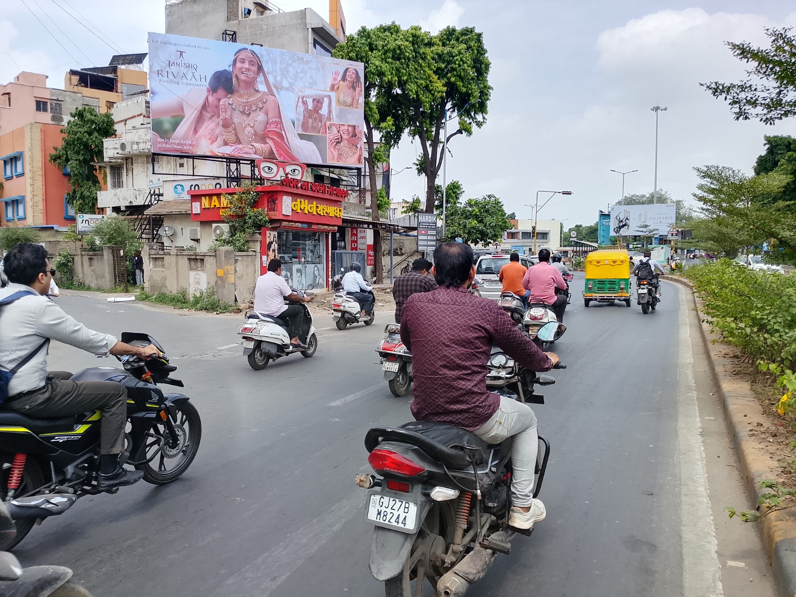 Unipole outdoor advertising